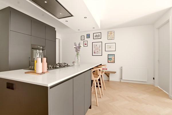 Medium property photo - Van Oldenbarneveldtstraat 52H, 1052 KC Amsterdam